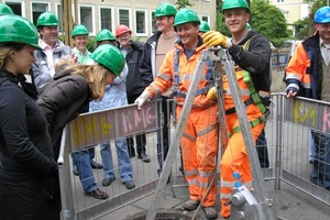  Schon in 2009 war das Seminar zur Sanierung von Abwassersystemen ein voller Erfolg. Eindrucksvoll in der Praxis lernen – Kanalsanierung in BlankeneseFotos: FWO 