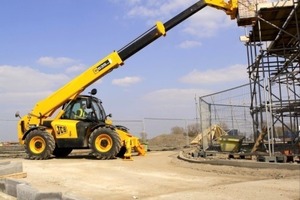  3 Weit über 100 000 Teleskopen hat JCB als weltweiter Marktführer bereits verkauft. Der Loadall 535-140 HiViz stammt ebenfalls aus der neuen Baureihe von NiedrigauslegernFoto: JCB Deutschland GmbH 