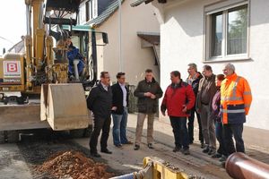  Baubesprechung vor Ort. Von links: Mario Hunstock und Christoph Hoffmann von der Stadt Wanfried, Bürgermeister Wilhelm Gebhard, Planer Stefan Morgenthal von der KMO Ingenieure GmbH, Funke-Fachberater Dipl.-Ing. Martin Ritting, Dipl.-Ing. Michael Krause von der KMO Ingenieure GmbH, Bauleiterin Dipl.-Ing. Sylvia Dölle und Dipl.-Ing. Hartmut Waßmann vom Bauunternehmen Gebr. Bommhardt 