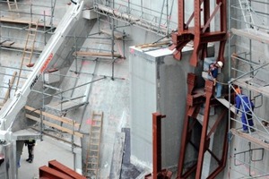  Arbeitssicherheit wurde auf der Baustelle für die Handwerker nicht nur bei der Montage der Stahlkonstruktion groß geschrieben [www.bgbau.de] 