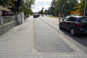  Gehwege und Parkstreifen wurden mit dem gleichen Pflasterformat belegt - allerdings in verschiedenen Farbtönen. 