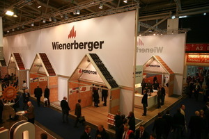  Unter dem Motto „Systemlösungen für Dach und Wand“ präsentiert Wienerberger auf dem rund 600 m² großen Messestand einen Querschnitt aus dem Gesamtsortiment. Messebesucher können sich vor Ort über energieeffiziente, nachhaltige Bauweisen und Produktneuheiten umfassend informieren 