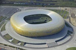  Ausgezeichnet. Alpine erstellte das Gebäude des Jahres zur Fußballeuraopameisterschaft. 