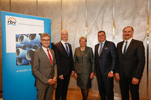  Gruppenbild mit scheidender Präsidentin: Andreas Burger (Vizepräsident), Dieter Hesselmann (Geschäftsführer), Gudrun Lohr-Kapfer, Fritz Eckard Lang (Präsident) und Manfred Vogelbacher (Vizepräsident), (v.l.).  