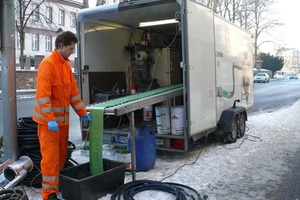  3 Für die Sanierung der 27 m langen Abwasserleitung unter dem Holzwurm kam ein grabenloses Sanierungskonzept zum Tragen, das auf die Installation von Schlauchlinern mittels PKT-Brawoliner-Verfahren S29.09 setzte 