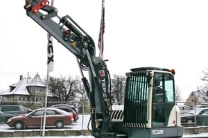  Durch den Verkauf der Baggerproduktion ist der 13 t schwere TC125 nun der größte Terex-Bagger, hier mit schmalem Reißlöffel und Fahrerhausschutz für TunneleinsätzeFoto: Terex 