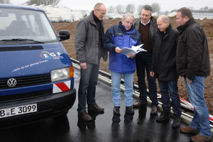  Baubesprechung: Dipl.-Ing. Volker Ashauer und Otmar Wolff vom Abwasserwerk Frankenberg, Eigenbetrieb der Stadt Frankenberg (Eder), Funke-Fachberater Dipl.-Ing. Martin Ritting, Planer Dipl.-Ing. Gerd Eitelberger und D-Rainclean-Lieferant Gerd Dehnert (v. l.) 