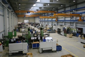  4 Leben herrscht seit Jahresbeginn 09 in den neuen Hallen im Bauer-Maschinenwerk Edelshausen – wie hier in der Dreherei 