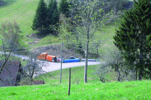  2 Der gleichzeitige Einbau der Wasserleitungen und der Abwasserleitung zwischen zwei ausgewiesenen Naturschutzgebieten, auf einer Länge von 1700 m, mit einem Höhenunterschied von 135 m in einem Graben führten mit zur Entscheidung für duktiles Gussrohr Fotos: Saint Gobain 