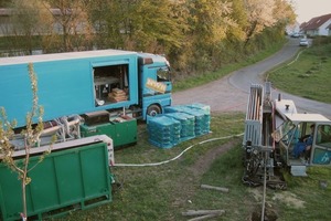  Unterbohrung der tief eingeschnittenen Autobahn A 45 bei Münzenberg in Mittelhessen mit einer Grundodrill 15N – HDD-Bohranlage. In bis zu 12 m Tiefe wurde hier auf über 100 m Länge massiver Basaltfels durchbohrt 