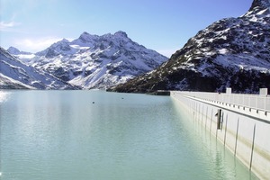  Baumaßnahme vor einer außergewöhnlichen Kulisse: Im Auftrag der Vorarlberger Illwerke AG werden von 2009 bis 2012 Erhaltungs- und Erneuerungsmaßnahmen an der Staumauer des Silvrettasees durch­geführtFotos: Rinninger 