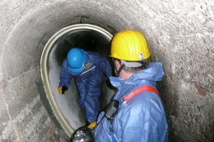  Blick in den alten Betonkanal mit bereits durch die Fa. Aarsleff saniertem Abschnitt 