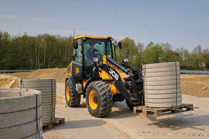  Der Baumaschinenhersteller JCB ist heute mit der JCB Finance einer der führenden Baumaschinenfinanzierer Deutschlands.  