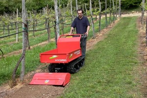  Nicht als Erdtransporter, sondern als Geräteträger mit kraftvoller Bodenfräse arbeitet ein Herkules-Raupendumper der Adolf Telsnig e.K. Forst- &amp; Gartentechnik.Foto: Adolf Telsnig Forst- &amp; Gartentechnik  