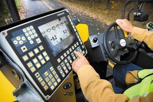  Bei der Kompaktfräse Volvo MW500 ermöglichen ein hell erleuchtetes Display und hintergrundbeleuchtete Bedienelemente das sichere Arbeiten bei starkem Sonnenlicht ebenso wie in DunkelheitFoto: Volvo CE 