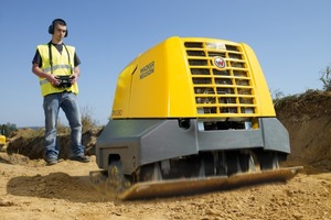  Mit 1,18 t Gewicht und 1,2 m Arbeitsbreite zählt die DPU 130 mit Infrarot - Fernbedienung und Nahfelderkennung zu den stärksten VibrationsplattenFoto: Wacker Neuson 