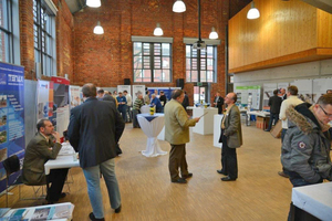  Besucher der Fachausstellung zum VSVI-Seminar Geokunststoffe im Straßenbau an der FH Münster 