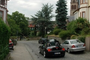  Vorher: Die Ernst-Ludwig-Straße in Heppenheim – mit geflickter Natursteinoberfläche kein schöner Anblick 