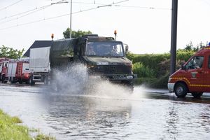  Mercedes-Benz Unimog, Sandsack-Transport, Bundeswehr, Wasserfahrt, Rothensee 