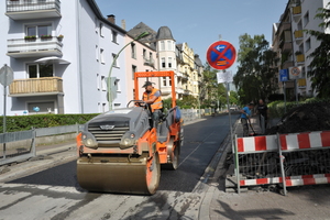  Die Tandemwalzen der HD CompactLine eignen sich ideal für kleine Stadtbaustellen. Die Walzen mit Einsatzgewichten von 1,5 – 4,5 t liefern hervorragende Verdichtungsergebnisse. 