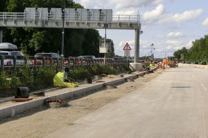  Besonders der Entwässerung der Fahrbahn wurde beim Ausbau der A 9 ein sehr hoher Stellenwert beigemessen 