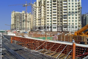  Baubeginn im Erdgeschoss. Die Raster Universalschalung von Paschal ist eine der verbreitetsten Beton-Systemschalungen der Welt 
