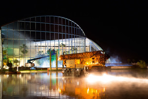  Vor kurzem kam ein Mobilbaukran MK 88 der Hubert Wiemann GmbH &amp; Co. Autokrane KG, Dortmund bei den Renovierungsarbeiten an der Schwimmhalle der „Badewelt Sinsheim“ zum Einsatz 