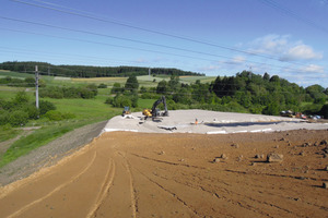  Insgesamt wurden im Jahr 2008 im Rahmen des Erdbaus 55.000 Kubikmeter Boden vom Landesgartenschaugelände Schwenningen auf das ehemalige Deponiegelände Villingen gebracht und bis zum Beginn der Bauarbeiten vor Ort zwischengelagert 