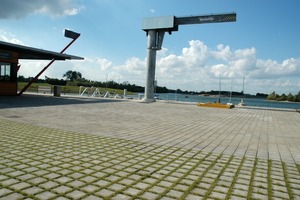  Pflastersteine mit Verbundnocken (vorne Uni-Priora öko, hinten Uni-Priora klassik) sorgen im neuen Xantener Hafen für einen ausreichenden Halt 