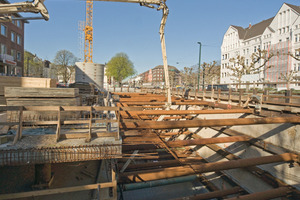  Straßenansicht der Tiefgaragenbaustelle Barbarossaplatz in Düsseldorf-Oberkassel 