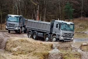  Der Actros Bau von Mercedes-Benz bietet zahlreiche Details für den Betrieb auf der Baustelle 