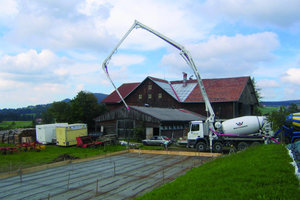  7 Waitzinger bietet Autobetonpumpen von 17 bis 58 Meter Mastlänge                                         Foto: Waitzinger 