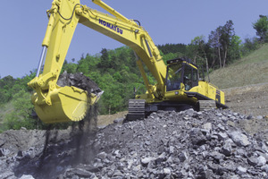  Der PC600-8 von Komatsu mit 320 kW Motorleistung&nbsp; verfügt wie alle Bagger der Serie 8 über eine besonders robuste, lärm- und vibrationsgedämmte Kabine
 