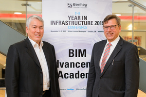  Alan Lamont, Vice President Building EMEA, Bentley Systems Germany (links) und Eugen Schmitz, Chefredakteur des tHIS-Magazins (rechts) auf der Bentley-Konferenz „The Year in Infrastructure 2015“. 
