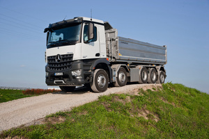  Der Mercedes Arocs ist jetzt auch als Fünfachser erhältlich 