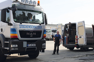  Mit seinem Werkstattwagen, einem Mercedes-Benz Sprinter 316 CDI, macht Tony Loudon Maschinen und Lkw direkt auf der Baustelle wieder flott 