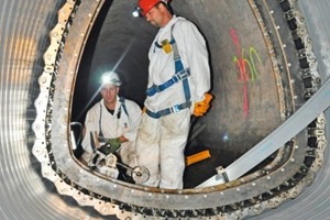  Der eigens für dieses Profil gebaute Wickelrahmen formt aus dem stahlverstärkten Profilstreifen ein Haubenprofil mit den Maßen H/B 1982/1693mm 