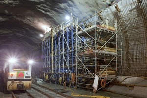  Ausführung der Ulmen des Tunnels mit einer speziellen Schalungskonstruktion aus Abstütz-böcken und Großflächenelementen Trägerschalung Top 50Fotos: Doka 