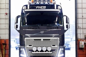  Mit modernen vernetzten Lkw können Servicetechniker die Nutzung von Lkw in Echtzeit überwachen und Wartungen im Voraus vor einem Ausfall planen. Sie können zudem Ersatzteile vorab bestellen, noch bevor das Fahrzeug in der Werkstatt eintrifft. 