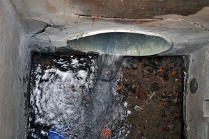  Einmündung des sanierten Kanals in einen Zwischenschacht am unteren Ende der Böhnsgasse 