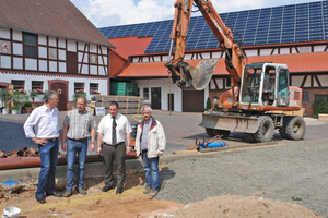  Vor Ort: Funke-Fachberater Dipl.-Ing. Martin Ritting, Bauleiter Dipl.-Ing. (FH) Heiko Strohmeyer, Bürgermeister Andreas Schultheis und Planer Dipl.-Ing. Eckhard Petersohn 