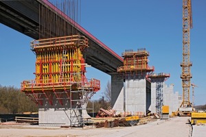  Bereits für die Brückenpfeiler konzipierten die serbischen und deutschen Peri Ingenieure zusammen mit dem Alpine Projektteam eine wirtschaftliche KletterschalungslösungFotos: Peri GmbH 