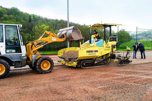  Der Fertiger AFT 350 E wurde von Ammann speziell für ungebundenes Material umgebaut. 