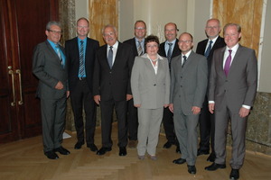  Das Team der Geschäftsstelle und der Vorstand des FV WDVS zusammen mit Gastreferent Sven Plöger in Nürnberg (v.l.): Dr. Wolfgang Setzler (Geschäftsführer), Sven Plöger, Lothar Bombös (Vorsitzender), Rüdiger Lugert (Technik), Carmen Franke (Leiterin Geschäftsstelle), Ingo Fuchs (Innendämmung), Ralf Pasker (Leiter Technik), Elmar Schmidt (Öffentlichkeitsarbeit), Carsten Beier (Finanzen) 