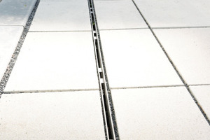  Schlitzrinne Lamina:  sie sorgt auf der Terrasse des Gebäudes für eine dezente Ableitung des Oberflächenwassers 