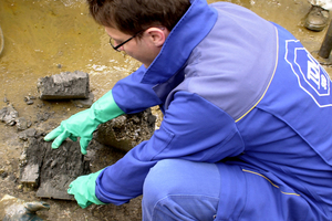  Bei der Gründung eines vierstöckigen Kaufhauskomplexes haben Geotechnik-Experten von TÜV SÜD den Bauherrn umfassend begleitet: von der Baugrunderkundung, der Ermittlung der bodenmechanischen Kennwerte, der Erstellung des Baugrundmodells bis hin zur Gründungslösung und der Abnahme der Gründungssohlen 