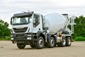  Iveco ist mit mehreren Fahrzeugen, etwa mit einem Betonmischer, auf der Bauma vertreten, 