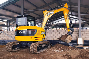  Der neue JCB-Neuntonner 90Z mit Nullheck hat jede Menge Leistung im Kompaktformat.  