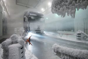  Die Luftkanäle sind mit einer Reihe von „Schneekanonen“ ausgestattet, die ganz unterschiedliche Schneeverhältnisse erzeugen könnenMächtige Turbinen sorgen für mächtig viel Wind 