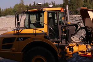  Anschließend transportiert der Dumper seine Ladung auf einer einprogrammierten Route ab. 